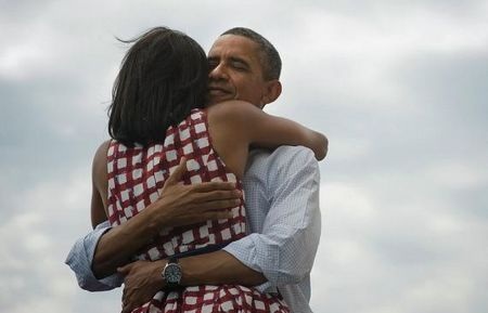 Tổng thống Obama nổi nhất năm 2012 trên mạng Twitter - 1 Múa sư tử mừng năm Rồng trong âm lịch trên đường phố Bắc Kinh, Trung Quốc.