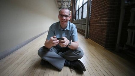 Neil Papworth, người đã gửi đi tin nhắn SMS đầu tiên cách đây tròn 20 năm