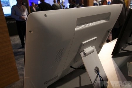 Các cổng kết nối ở mặt sau màn hình