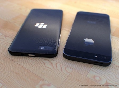 Hình ảnh so sánh giữa BlackBerry Z10 và iPhone 5 đã từng bị rò rỉ trước đó