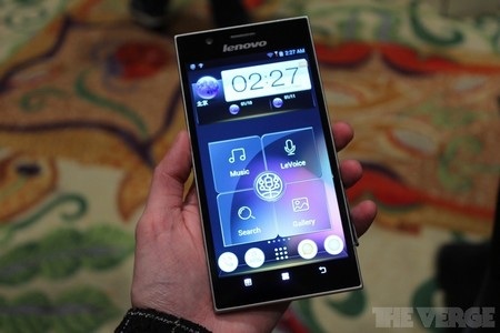 Máy có màn hình rộng 5,5-inch