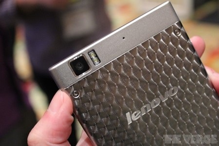 Cận cảnh camera 13 megapixel