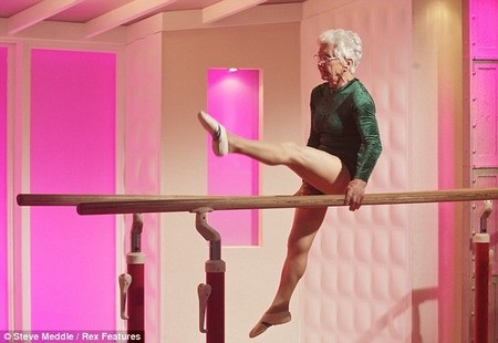 Hiện bà vẫn tiếp tục tập thể dục dụng cụ như một niềm vui