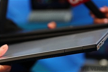 “Đọ dáng” với MacBook Air của Apple