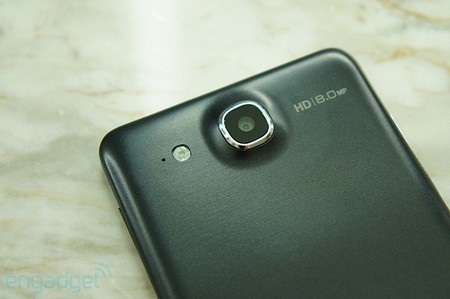 Camera chính 8 megapixel