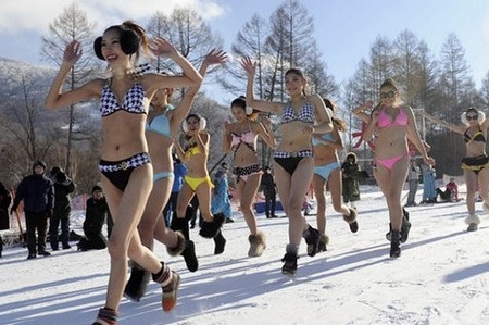 Video về màn quảng cáo đặc biệt của hãng thời trang: