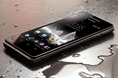 Là sản phẩm đã xuất hiện từ tháng 9/2012, Xperia V sẽ có mặt trên thị trường từ ngày 23/1/2013.