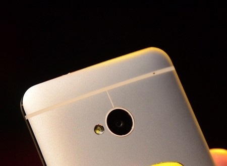 Camera UltraPixel là một trong những tính năng “đáng tiền” trên HTC One