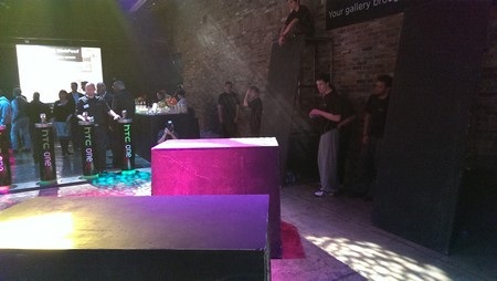 So sánh với ảnh chụp bằng Nexus 4 ở điều kiện tương tự (kích vào ảnh để xem cỡ lớn):