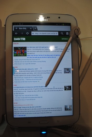 Galaxy Note 8 cùng cây viết S-Pen đặc trưng