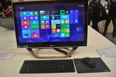 Máy tính tất cả trong 1 PC 700, với màn hình cảm ứng hỗ trợ đồng thời 10 điểm