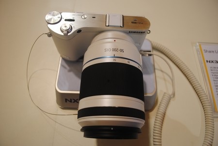 Máy ảnh NX3000, với chức năng đặc biệt chụp ảnh/quay video cả ở chế độ 2D/3D