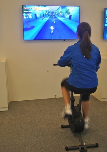 Xe đạp tương tác thông minh, giúp người dùng vừa chơi game, vừa tập thể dục bằng cách đạp xe