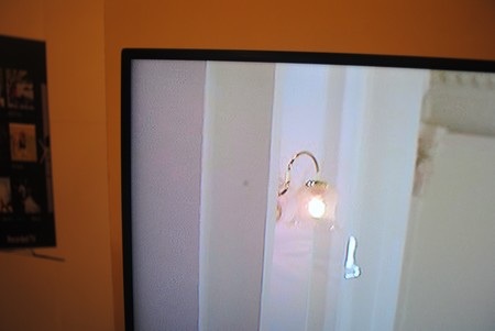 Cận cảnh đường viền siêu mỏng trên chiếc tivi này