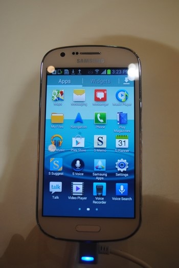 Galaxy Express, smartphone tầm trung hỗ trợ kết nối 4G LTE, có màn hình rộng 4,5-inch.