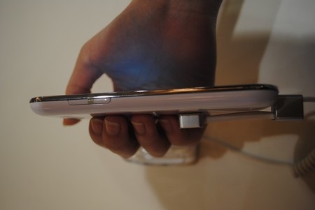 Máy sử dụng vi xử lý lõi kép tốc độ 1.2GHz.