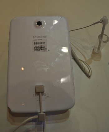 Camera 5 megapixel ở mặt sau