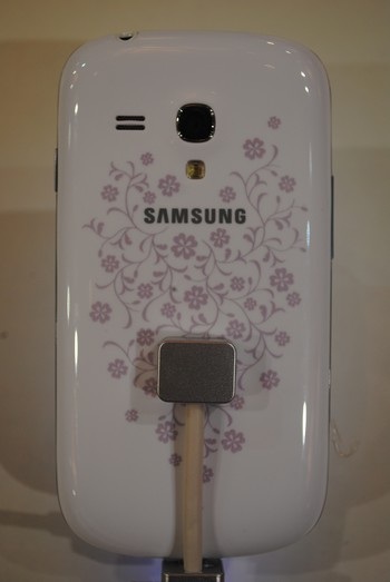 Máy có cấu hình giữ nguyên so với Galaxy S III nguyên mẫu.