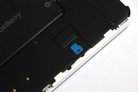 … và khe cắm thẻ nhớ