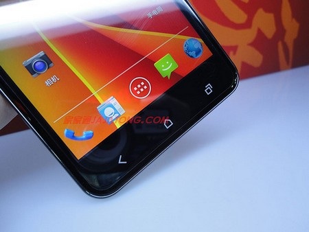 3 phím cảm ứng bên dưới sản phẩm cũng giống hệt của Butterfly