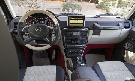 Mercedes-Benz G63 AMG 6x6 - “Quái vật” 6 bánh - 10 Buồng lái của xe G63 AMG