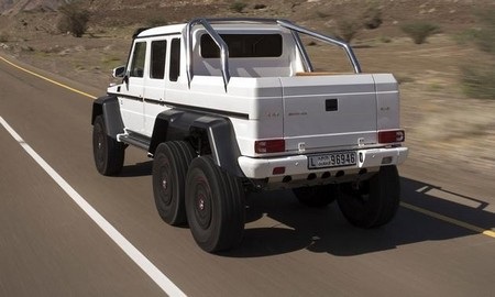 Mercedes-Benz G63 AMG 6x6 - “Quái vật” 6 bánh - 5 Xe được trang bị một hệ thống treo vững chắc