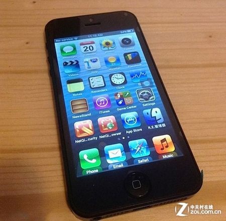 Mặt trước và mặt sau của Goophone i5S giống hệt iPhone 5