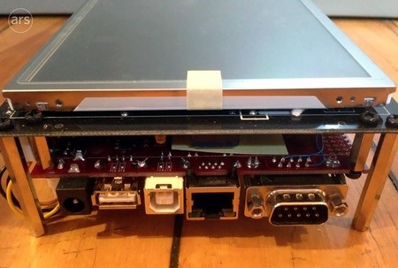 Hàng loạt cổng kết nối được trang bị cho nguyên mẫu này