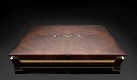 Khách hàng có thể chọn chất liệu đá quý bất kỳ để nạm cho lớp vỏ của máy