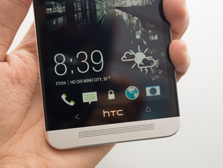 HTC One phiên bản quốc tế có mặt tại Việt Nam - 9 Máy có phím Home được đặt lệch về một bên so với logo HTC
