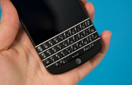 Cận cảnh bàn phím của Q10