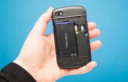Pin trên BlackBerry Q10 có thể tháo rời