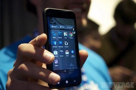 Trải nghiệm thực tế “điện thoại Facebook” HTC First - 1 Giao diện Facebook Home trên HTC First