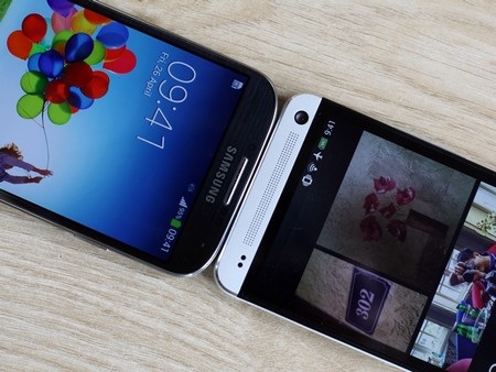 Samsung Galaxy S4 và HTC One là 2 smartphone chủ đạo trên thị trường di động hiện nay.