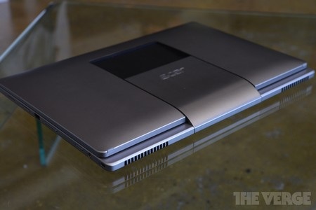 Aspire R7 sau khi được gập lại