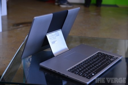 Aspire R7 sau khi được gập lại