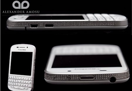 BlackBerry Q10 đính kim cương giá hơn 630 triệu đồng - 1 Chiếc BlackBerry Q10 đính kim cương xa xỉ do Amosu chế tác