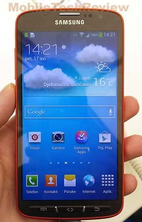 Rò rỉ thêm hình ảnh và video của điện thoại chống nước Galaxy S4 Active - 1 Mặt trước với thiết kế 3 nút bấm vật lý, thay vì 1