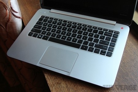 HP ra mắt laptop với độ phân giải “siêu khủng” 3200x1800 - 4 Cận cảnh bàn phím và touchpad