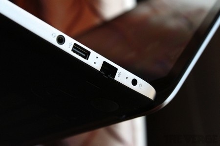 HP ra mắt laptop với độ phân giải “siêu khủng” 3200x1800 - 5 Cổng nguồn, cổng mạng LAN, USB 3.0 và giắc cắm phone