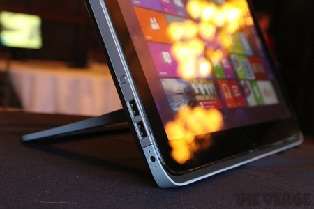 Các cổng kết nối trên máy