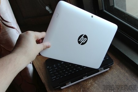 HP trình làng bộ đôi tablet “lai” laptop chạy Windows 8 và Android - 13 Lớp vỏ bằng nhựa. Camera ở mặt sau