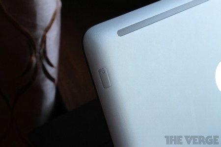 HP trình làng bộ đôi tablet “lai” laptop chạy Windows 8 và Android - 7 Nút nguồn ở cạnh phải màn hình