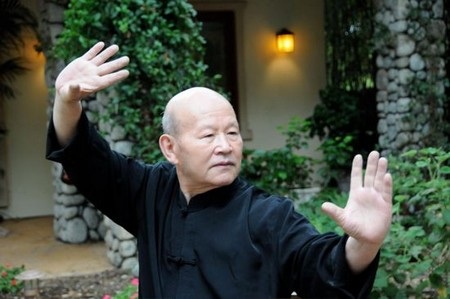 “Cao thủ khí công” tạo ra nhiệt độ gần 100 độ C từ tay trần - 1 Ông Zhou Ting-Jie khiến nhiều người thán phục, nhưng cũng không ít người nghi ngờ