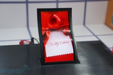 Video về màn hình hiển thị cong của LG: