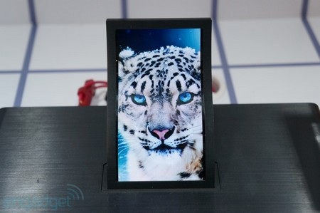 Video về màn hình hiển thị cong của LG: