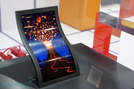 Video về màn hình hiển thị cong của LG: