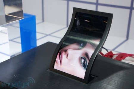 Video về màn hình hiển thị cong của LG: