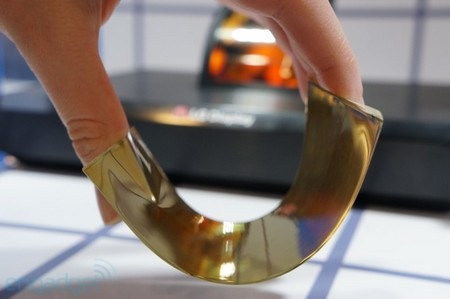 Video về màn hình hiển thị cong của LG: