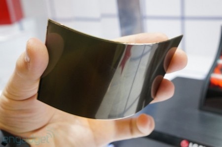 Video về màn hình hiển thị cong của LG: